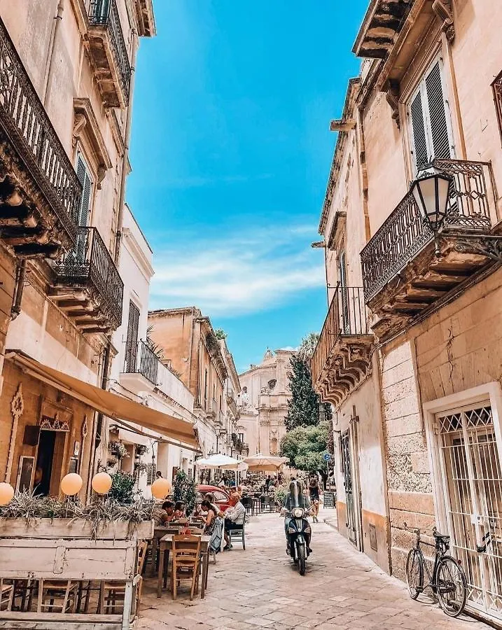 Casa de Férias CasAlilò Casa Lecce Centro con colazione Vila